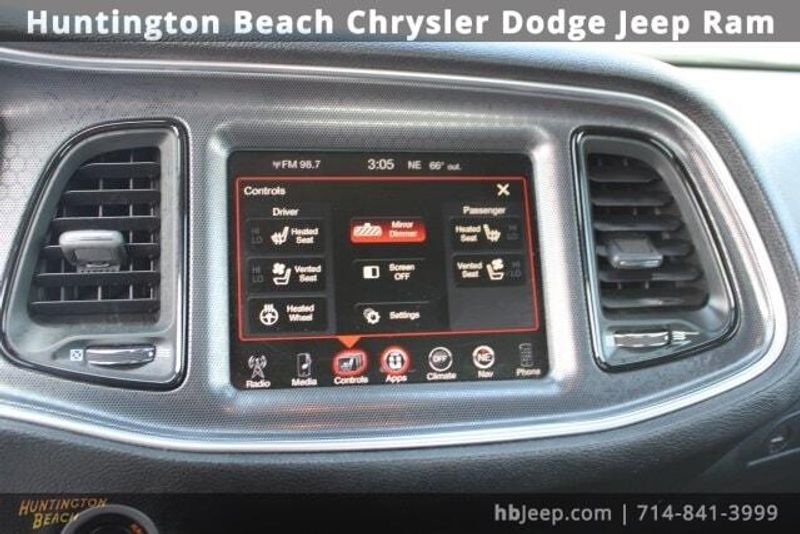 2015 Dodge Challenger SXTImage 28
