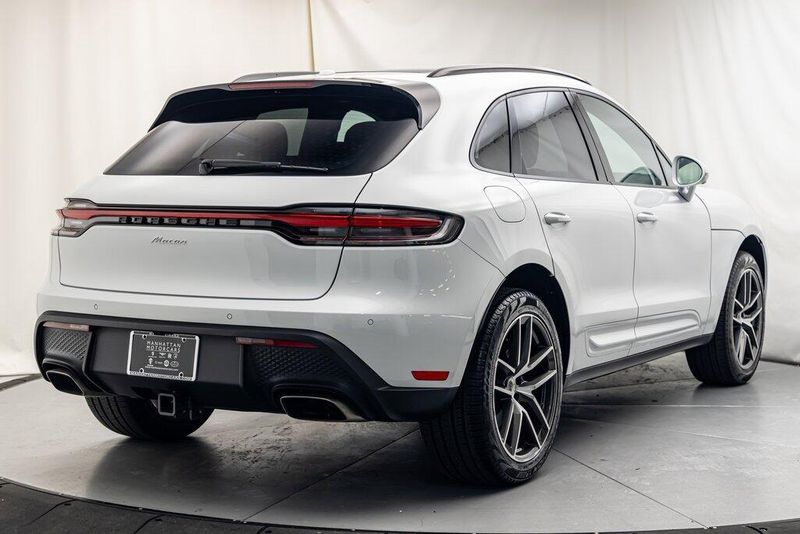 2024 Porsche Macan BaseImage 5