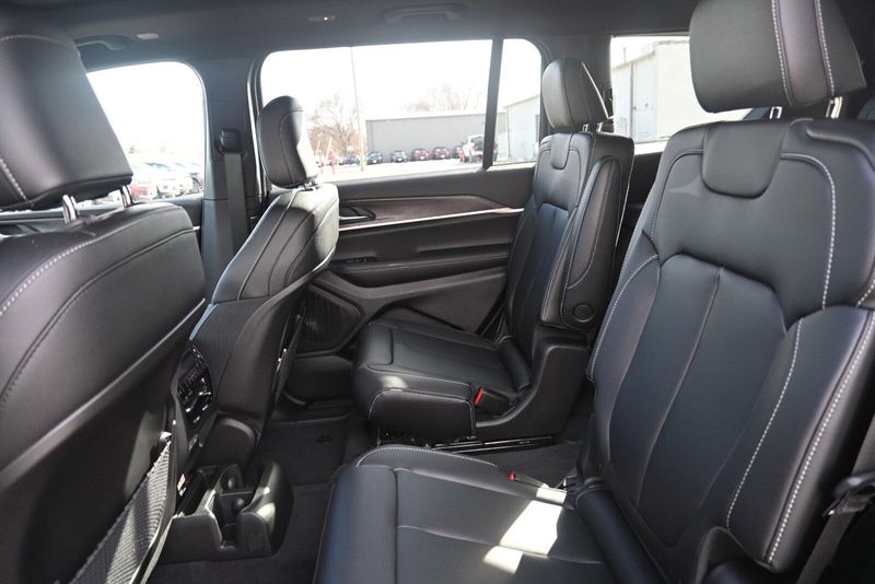 2025 Jeep Grand Cherokee L LimitedImage 12