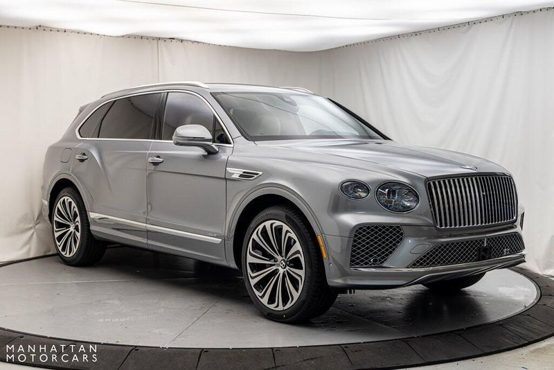 2024 Bentley Bentayga EWB V8Image 7