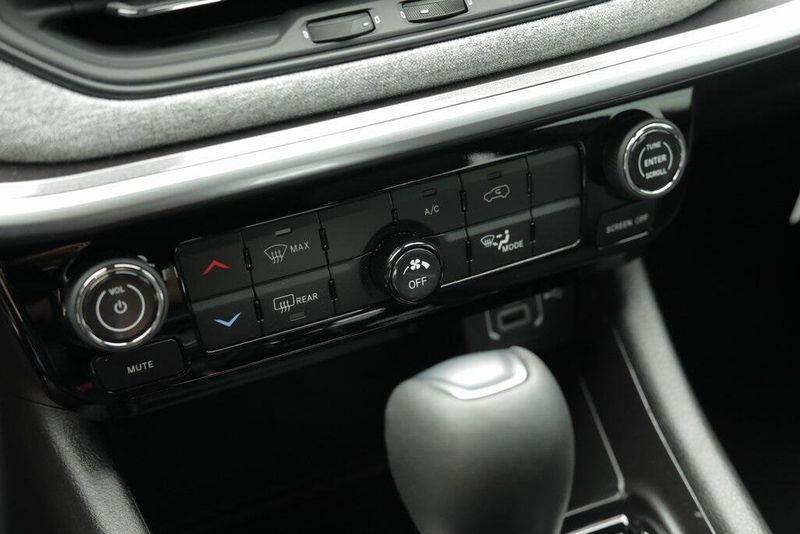 2025 Jeep Compass Latitude 4x4Image 33