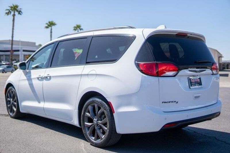 2019 Chrysler Pacifica Touring L PlusImage 5