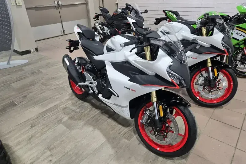 2025 CFMOTO 450SS NEBULA WHITE 