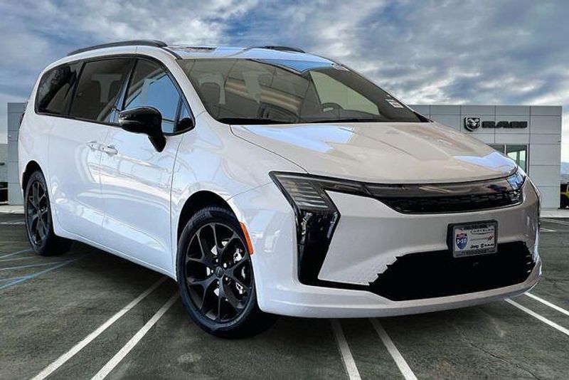 New 2027 Chrysler Pacifica LimitedImage 12