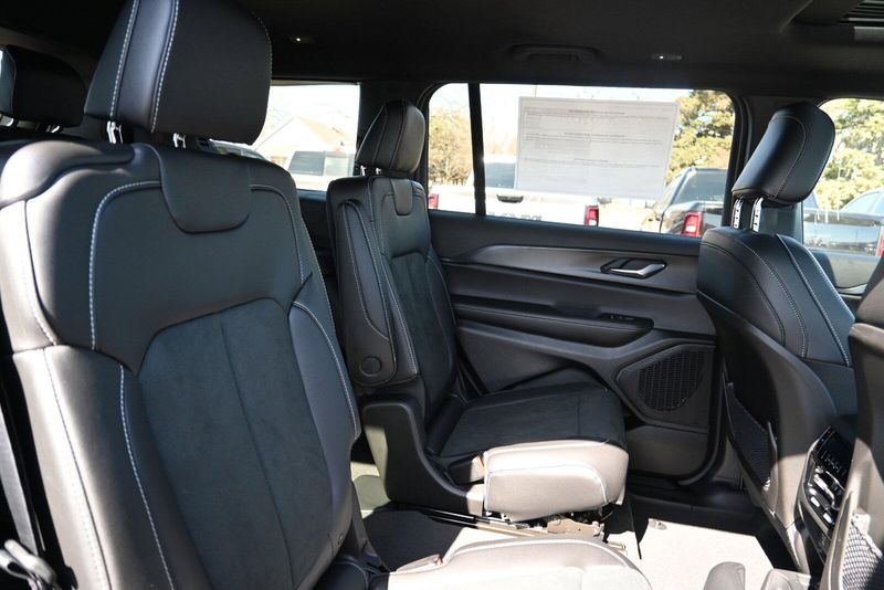 2025 Jeep Grand Cherokee L Altitude XImage 14