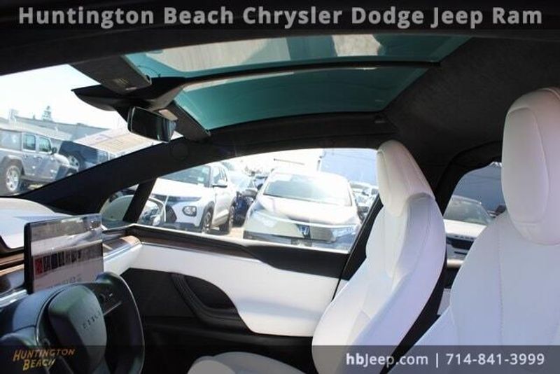 2022 Tesla Model X BaseImage 25