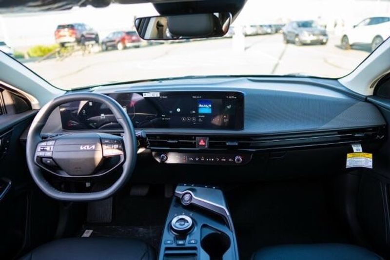 2025 Kia EV6 WindImage 15