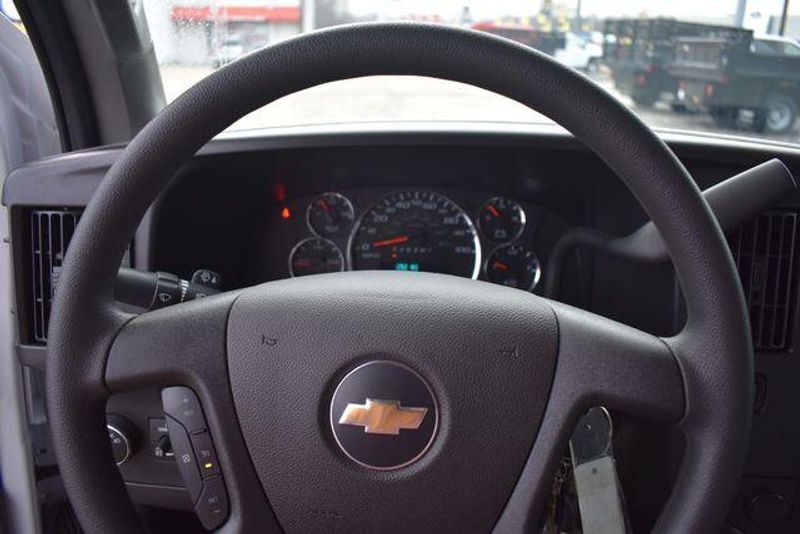 New 2025 Chevrolet Express 3500 Work VanImage 25