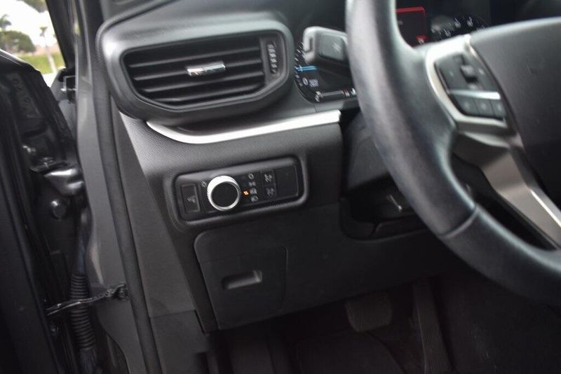 Used 2022 Ford Explorer XLTImage 17