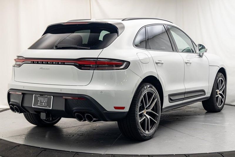 2025 Porsche Macan BaseImage 5