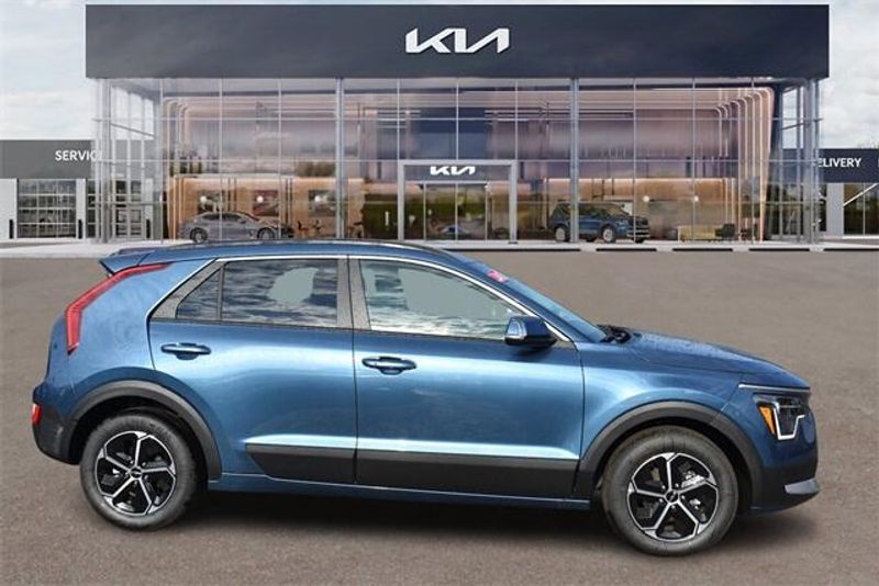 2024 Kia Niro EXImage 2