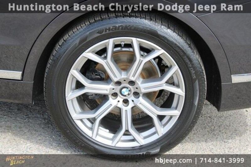 2020 BMW X7 xDrive40iImage 9