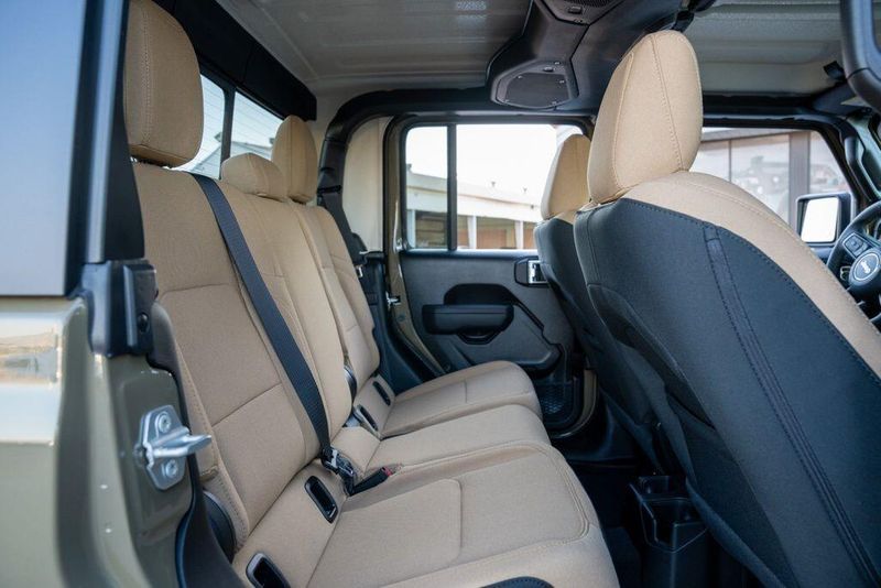 New 2026 Jeep Gladiator Image 16