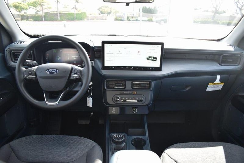 2025 Ford Maverick XLImage 9