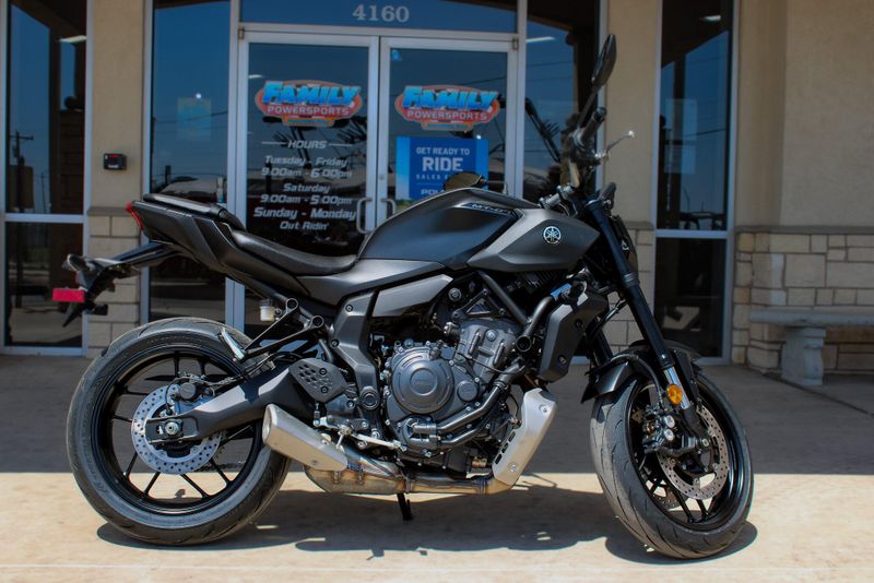 2025 YAMAHA MT07 MATTE CHARCOAL BLACK 