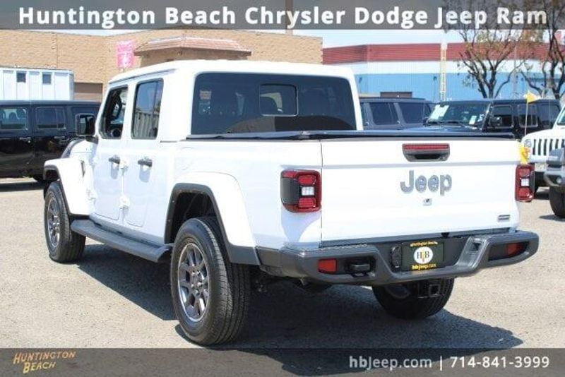 2022 Jeep Gladiator OverlandImage 3