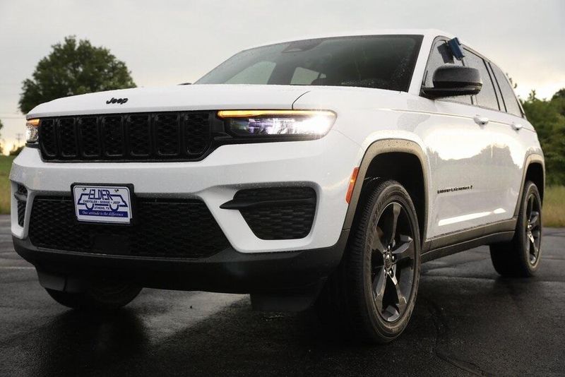2025 Jeep Grand Cherokee Altitude 4x2Image 3