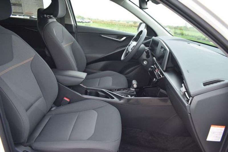 New 2026 Kia Niro LXImage 13