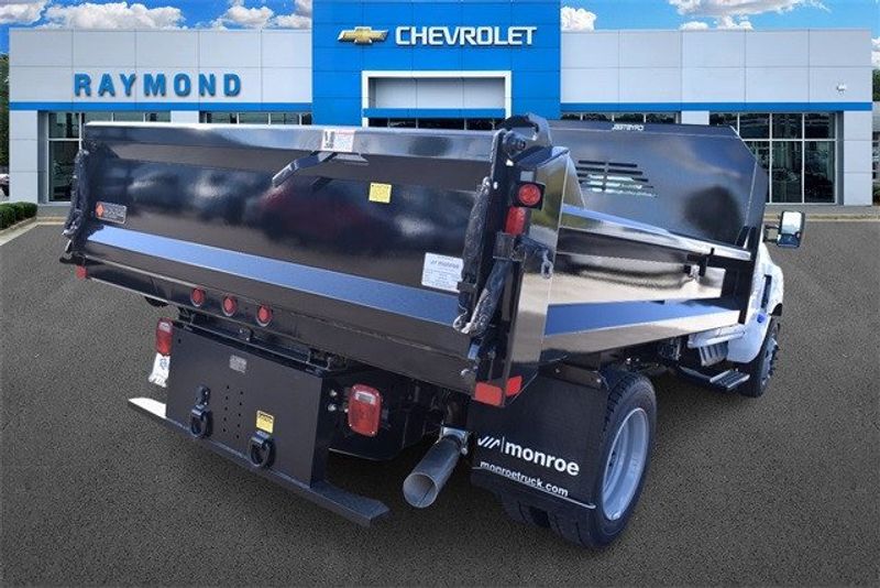 2024 Chevrolet Silverado 5500HD 1WTImage 3