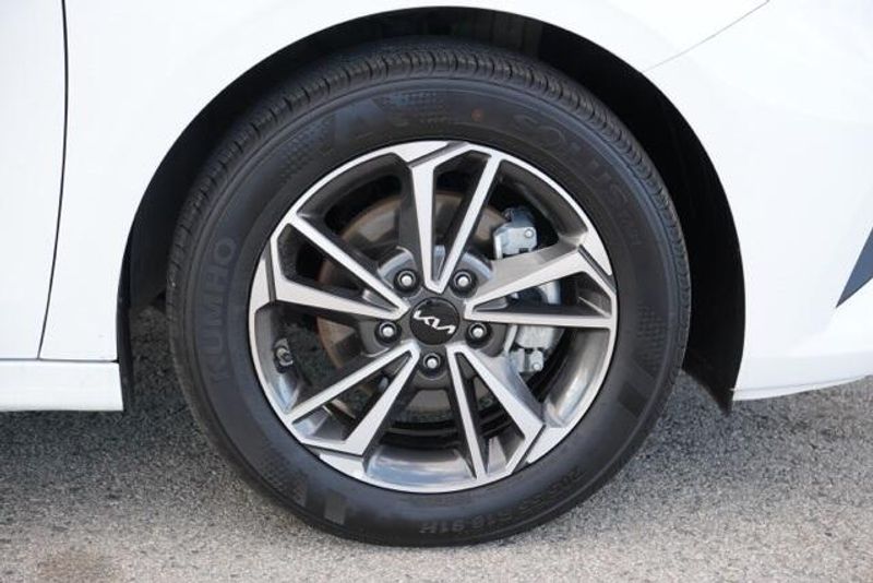 Used 2023 Kia Forte LXSImage 9
