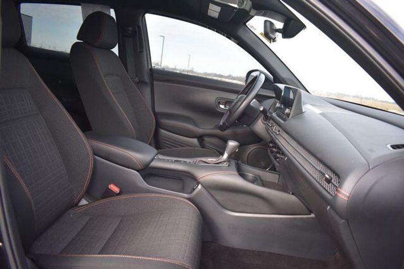 Used 2025 Honda HR-V SportImage 12