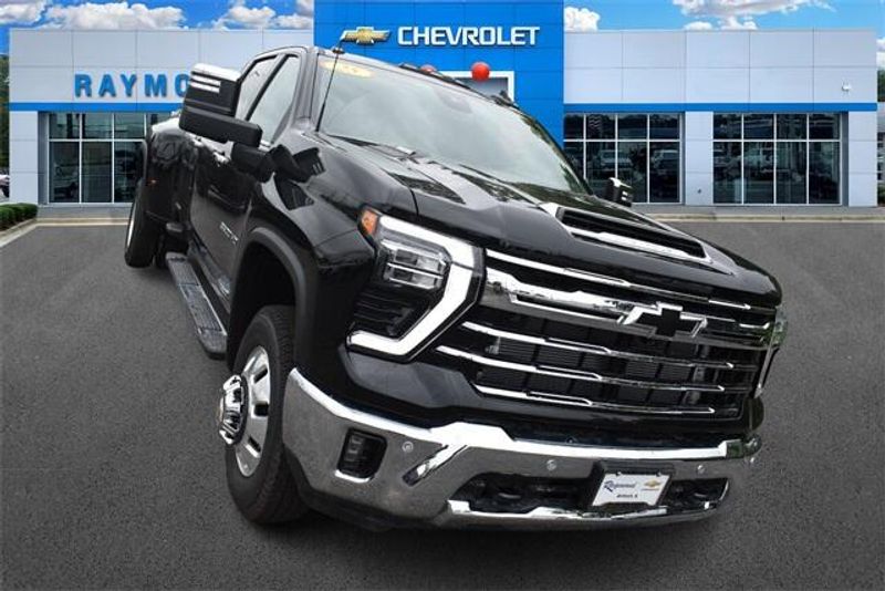 New 2025 Chevrolet Silverado 3500HD LTZImage 9