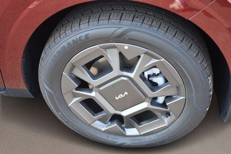 New 2026 Kia Carnival Hybrid EXImage 12