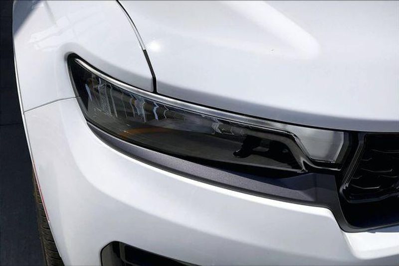 New 2026 Jeep Grand Cherokee L Summit 4x4Image 11