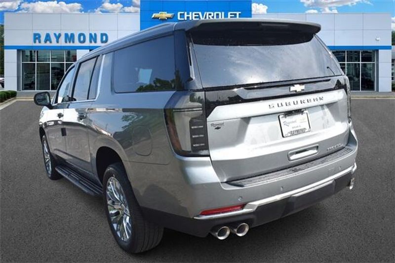 New 2025 Chevrolet Suburban PremierImage 5