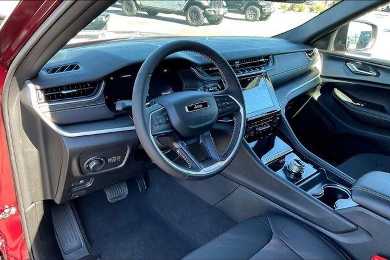 New 2025 Jeep Grand Cherokee Laredo X 4x4Image 6