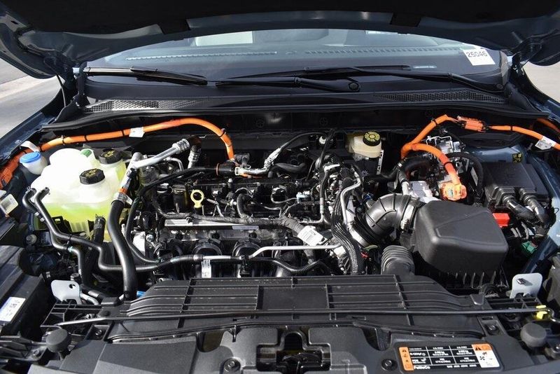 2025 Ford Escape Plug-In Hybrid BaseImage 24