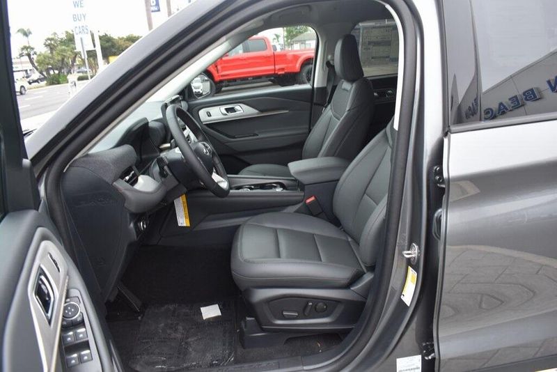 New 2025 Ford Explorer ActiveImage 14