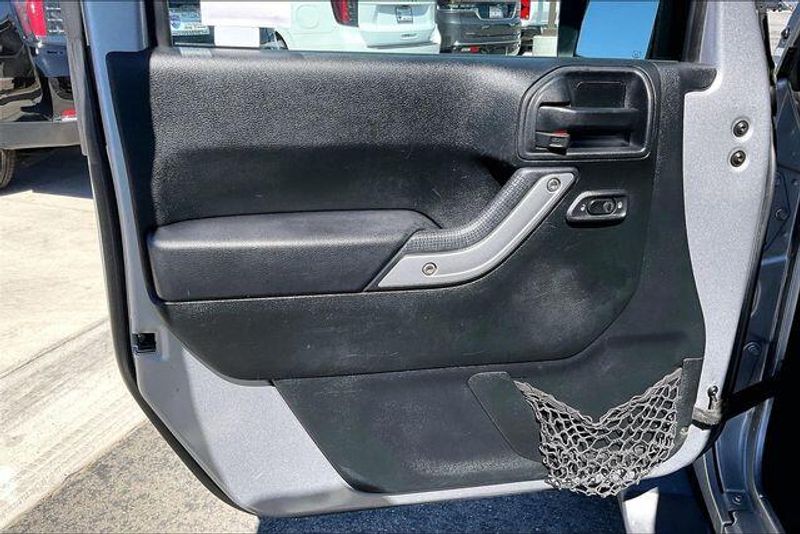 Used 2018 Jeep Wrangler JK Unlimited SaharaImage 22