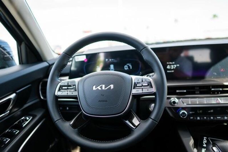 2025 Kia Telluride LXImage 14