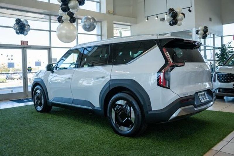New 2026 Kia EV9 WindImage 5
