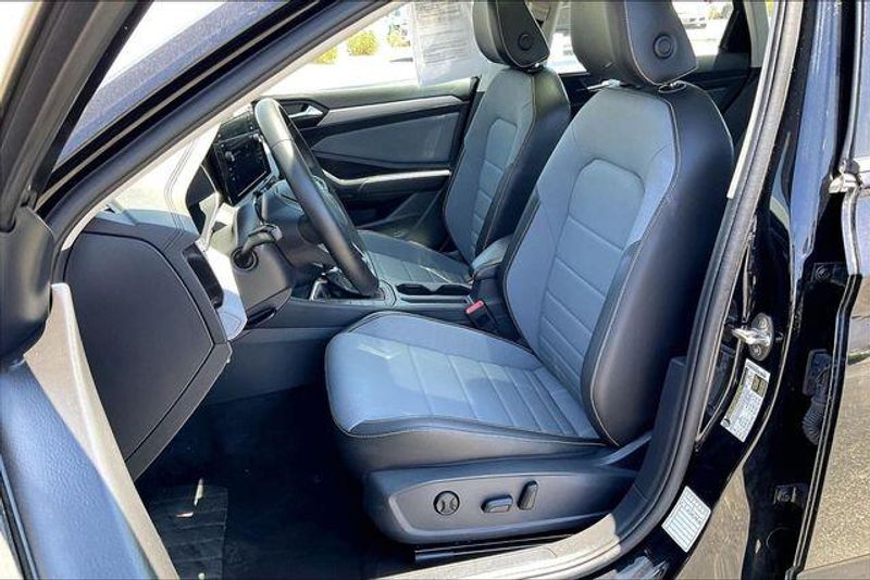 Used 2025 Volkswagen Jetta 1.5T SEImage 24