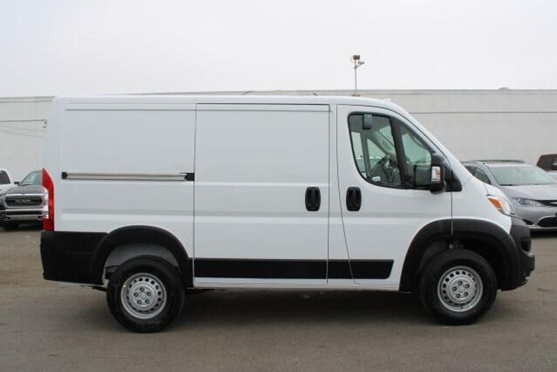 2025 RAM ProMaster 1500 Low Roof 118 WBImage 3