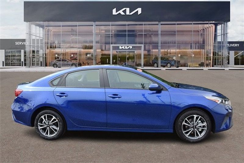 2024 Kia Forte LXSImage 2