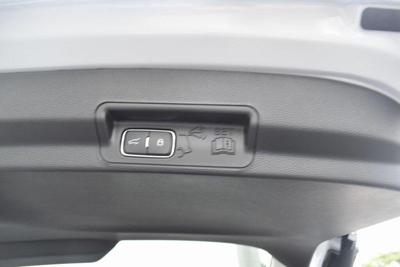 New 2025 Ford Explorer ActiveImage 6