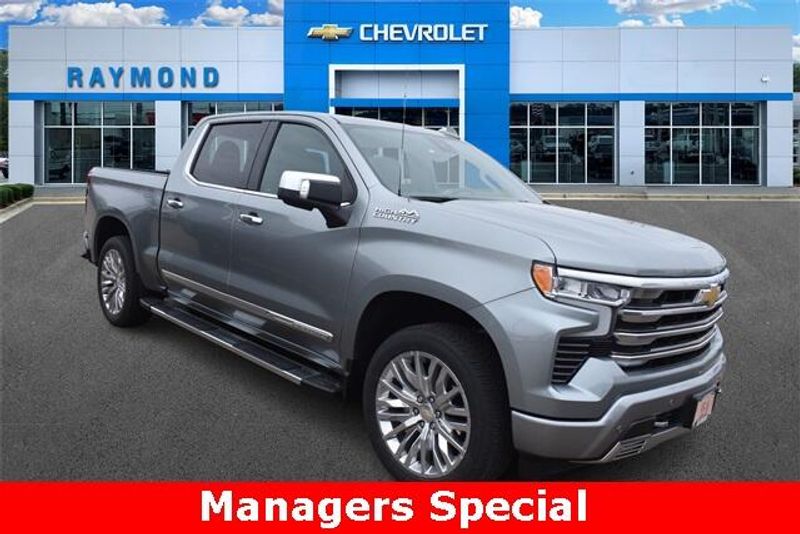 2025 Chevrolet Silverado 1500 High CountryImage 1