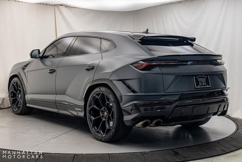 2024 Lamborghini Urus PerformanteImage 3