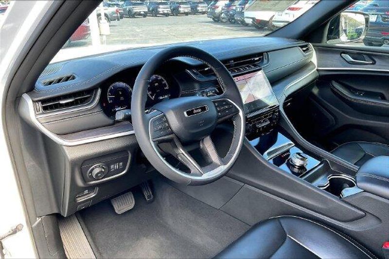 Used 2024 Jeep Grand Cherokee LimitedImage 14