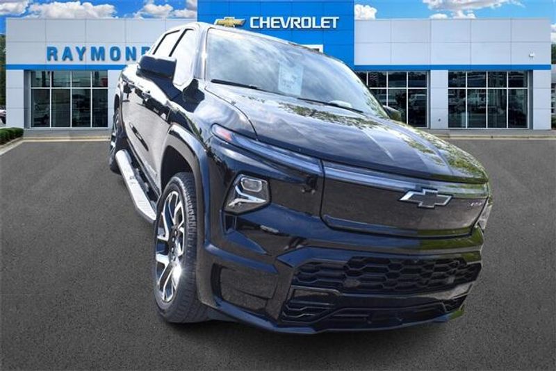 2024 Chevrolet Silverado EV RSTImage 9