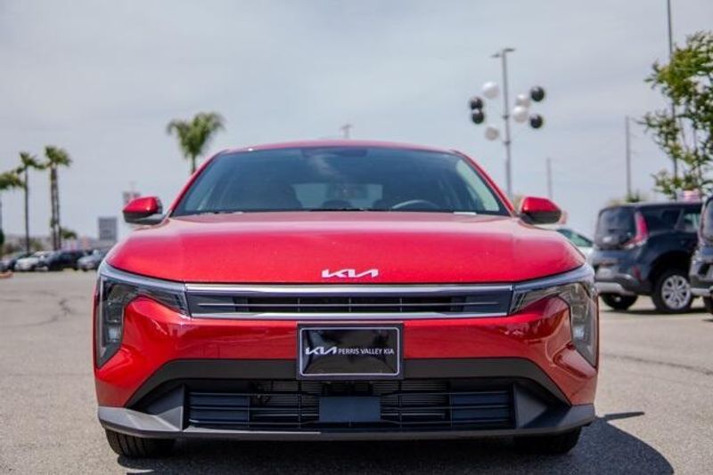 New 2025 Kia K4 LXSImage 2