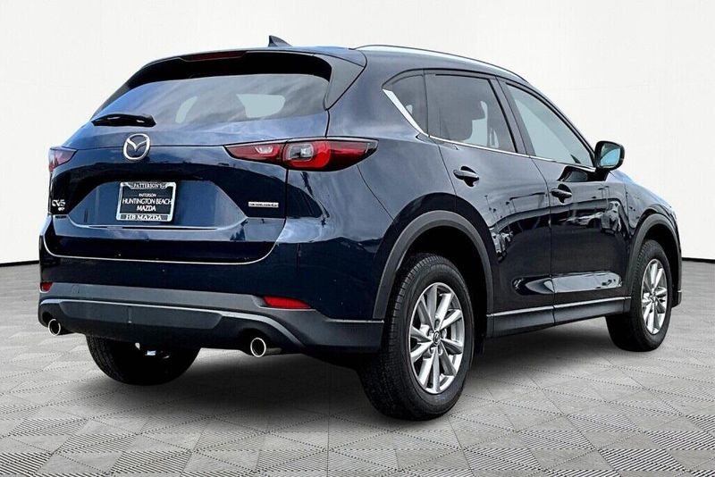 2023 Mazda CX-5 2.5 S Preferred PackageImage 2