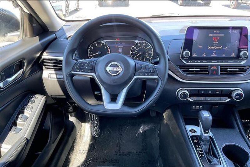 Used 2025 Nissan Altima 2.5 SVImage 4