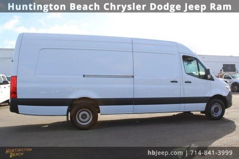 2022 Mercedes-Benz Sprinter 3500 Cargo 170 WBImage 6