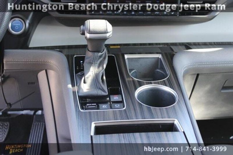2023 Toyota Sienna LimitedImage 18