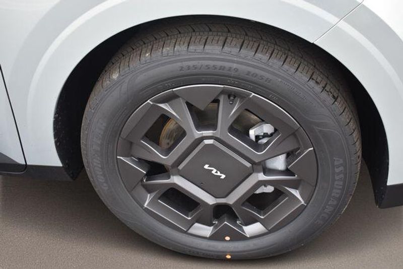 New 2026 Kia Carnival Hybrid EXImage 12