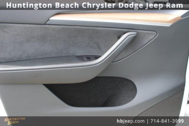 2023 Tesla Model Y Long RangeImage 10